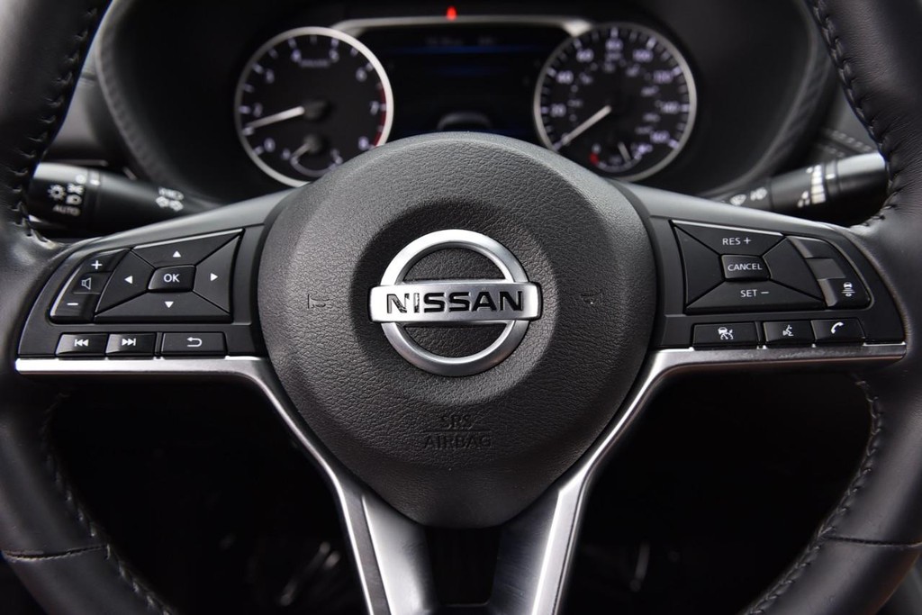 Nissan Sentra Vehicle Image 17