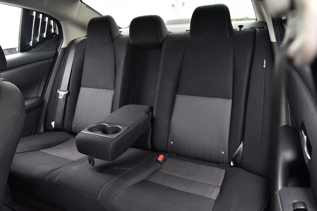 Nissan Sentra Vehicle Image 20