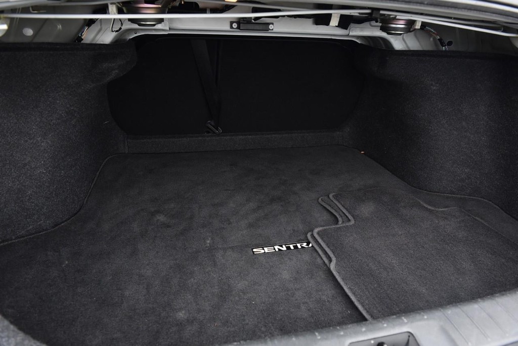 Nissan Sentra Vehicle Image 22