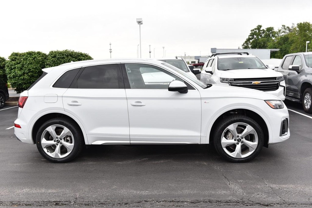 Audi Q5 Vehicle Full-screen Gallery Image 05