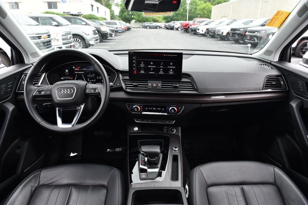 Audi Q5 Vehicle Full-screen Gallery Image 07