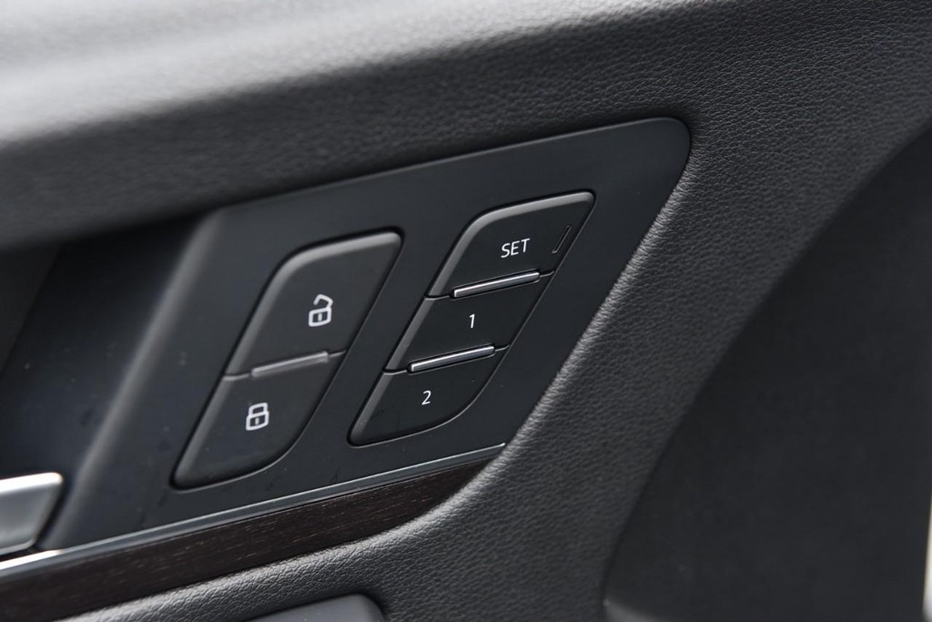 Audi Q5 Vehicle Full-screen Gallery Image 10