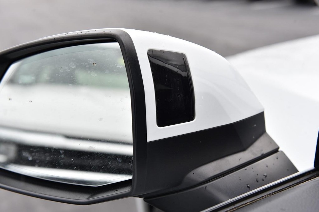 Audi Q5 Vehicle Full-screen Gallery Image 11