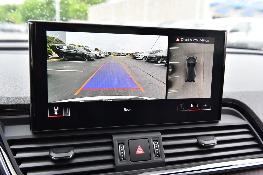 Audi Q5 Vehicle Full-screen Gallery Image 14
