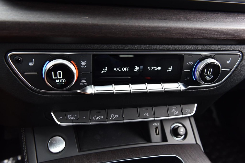 Audi Q5 Vehicle Full-screen Gallery Image 16