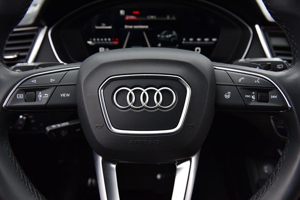 Audi Q5 Vehicle Full-screen Gallery Image 19