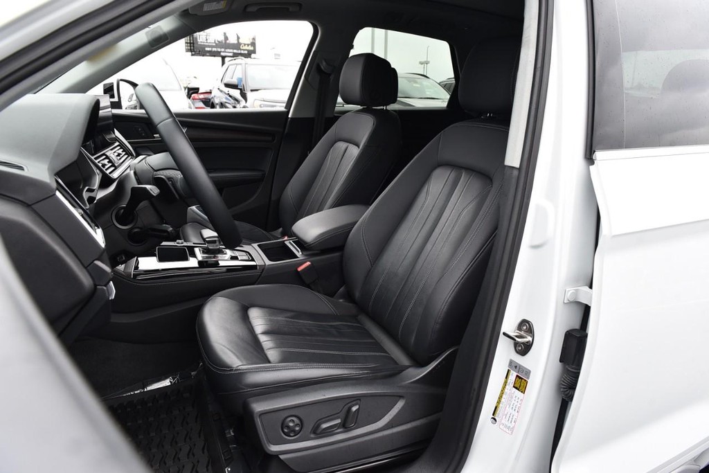 Audi Q5 Vehicle Full-screen Gallery Image 20