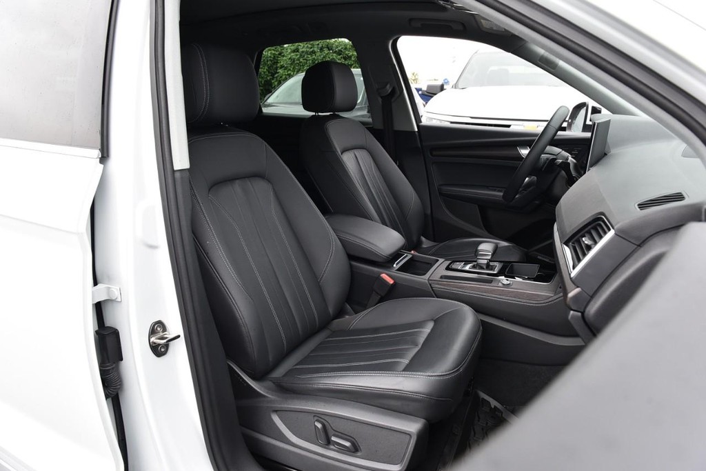 Audi Q5 Vehicle Full-screen Gallery Image 21