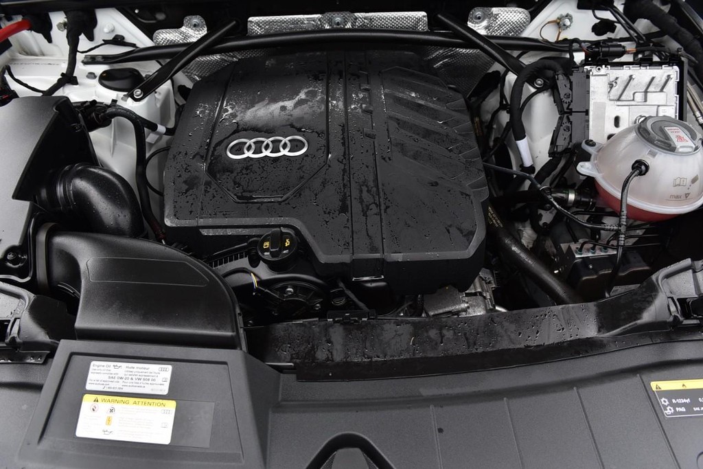 Audi Q5 Vehicle Full-screen Gallery Image 28