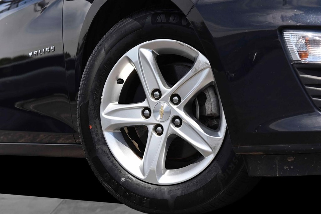 Chevrolet Malibu Vehicle Image 03