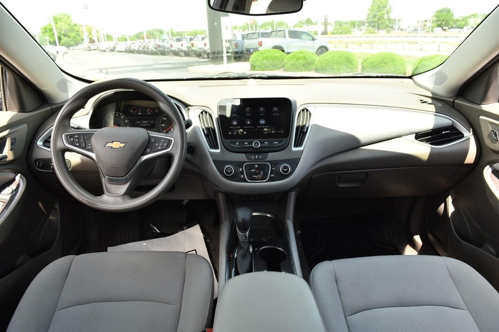 Chevrolet Malibu Vehicle Image 07