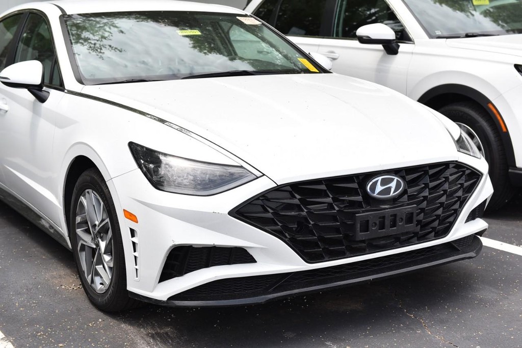 Hyundai Sonata Vehicle Image 02