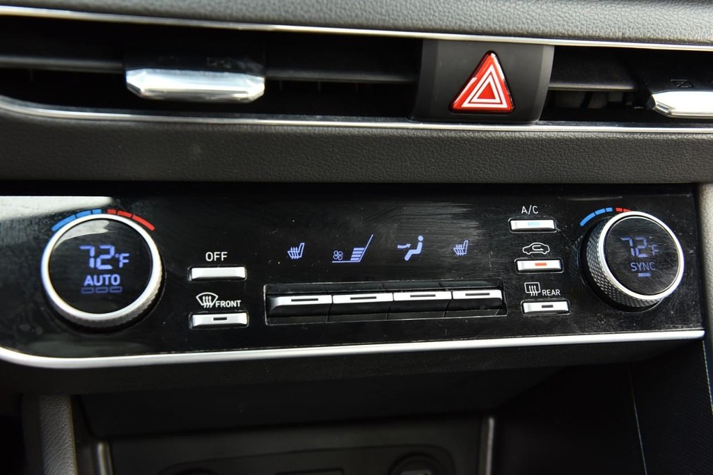 Hyundai Sonata Vehicle Image 14