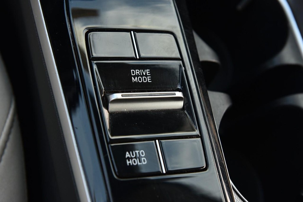 Hyundai Sonata Vehicle Image 16