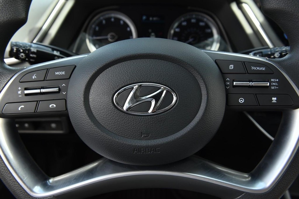 Hyundai Sonata Vehicle Image 18