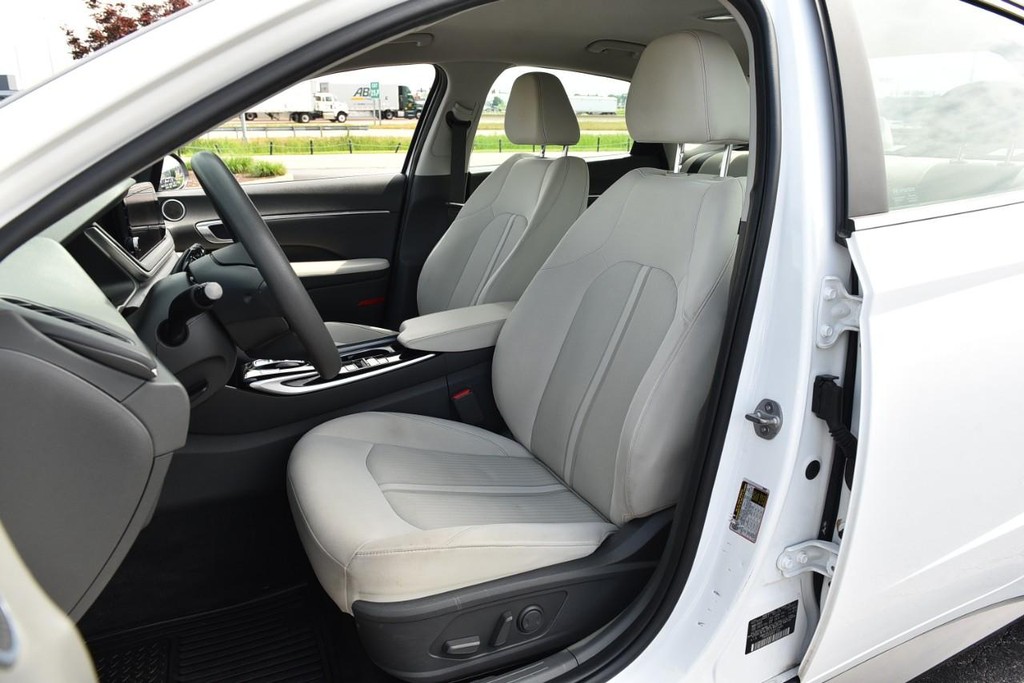 Hyundai Sonata Vehicle Image 19