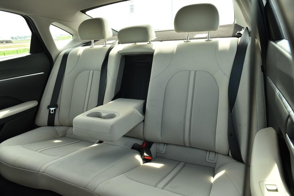 Hyundai Sonata Vehicle Image 21