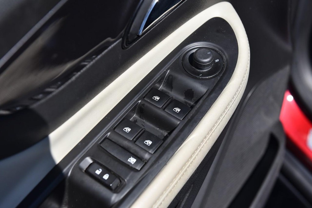 Buick Encore Vehicle Full-screen Gallery Image 08
