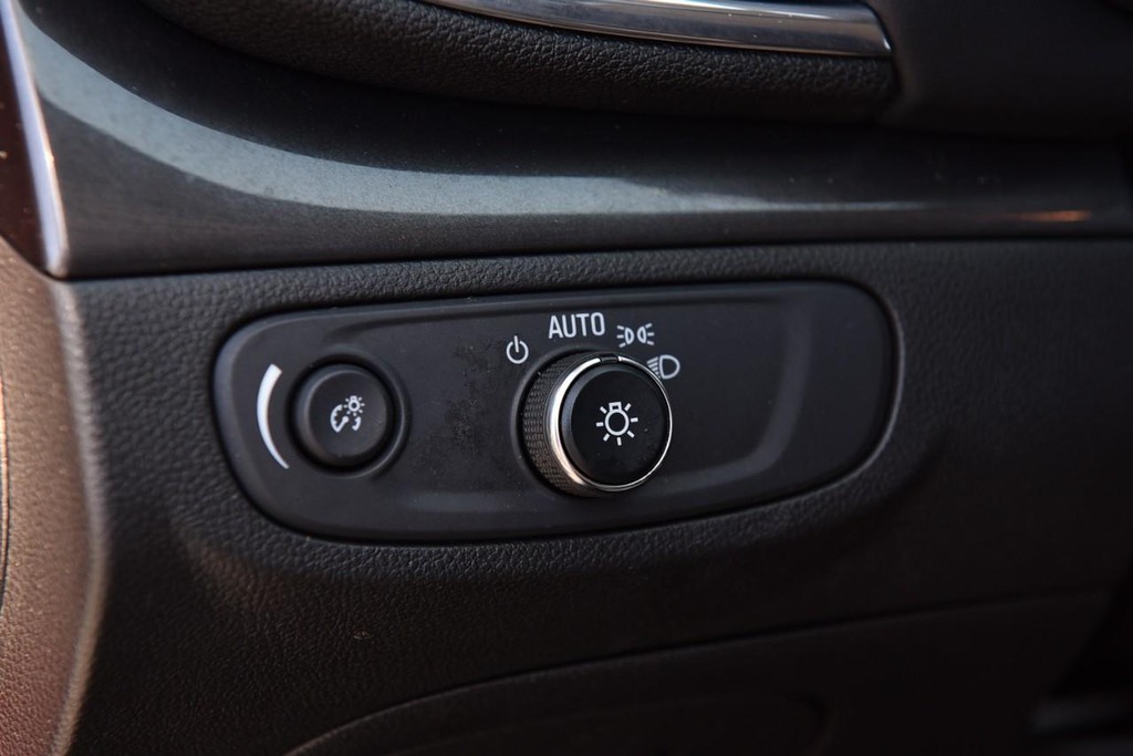 Buick Encore Vehicle Full-screen Gallery Image 10