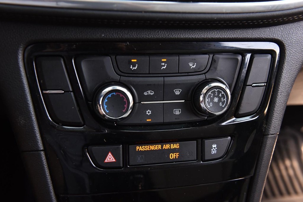 Buick Encore Vehicle Full-screen Gallery Image 14
