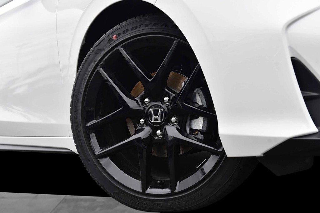 Honda Civic Hatchback Vehicle Image 03