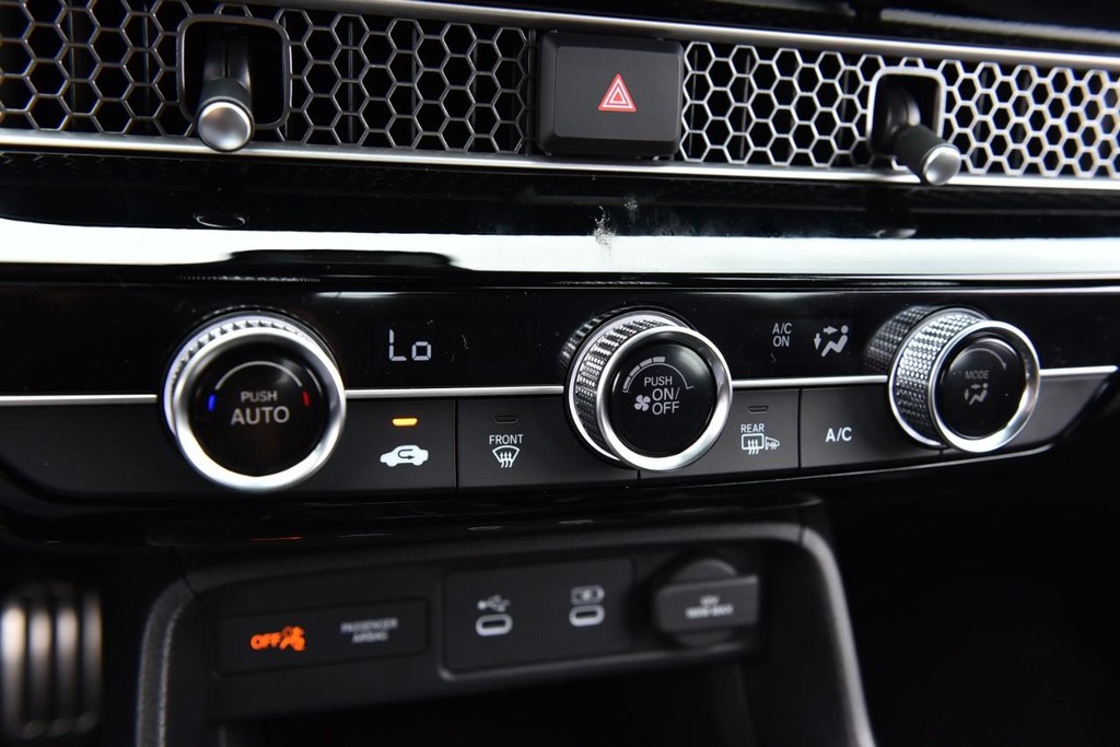 Honda Civic Hatchback Vehicle Image 15