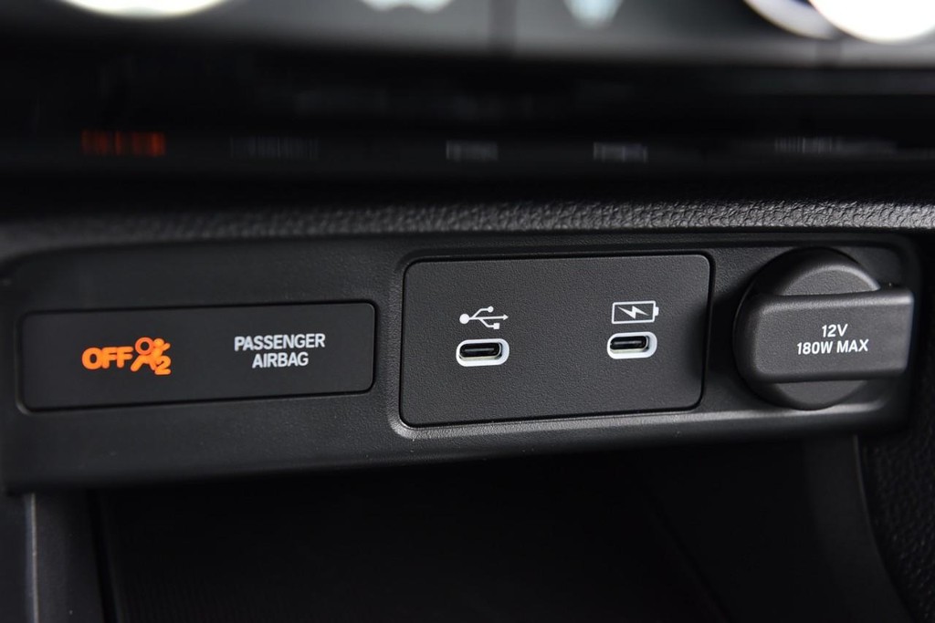 Honda Civic Hatchback Vehicle Image 16