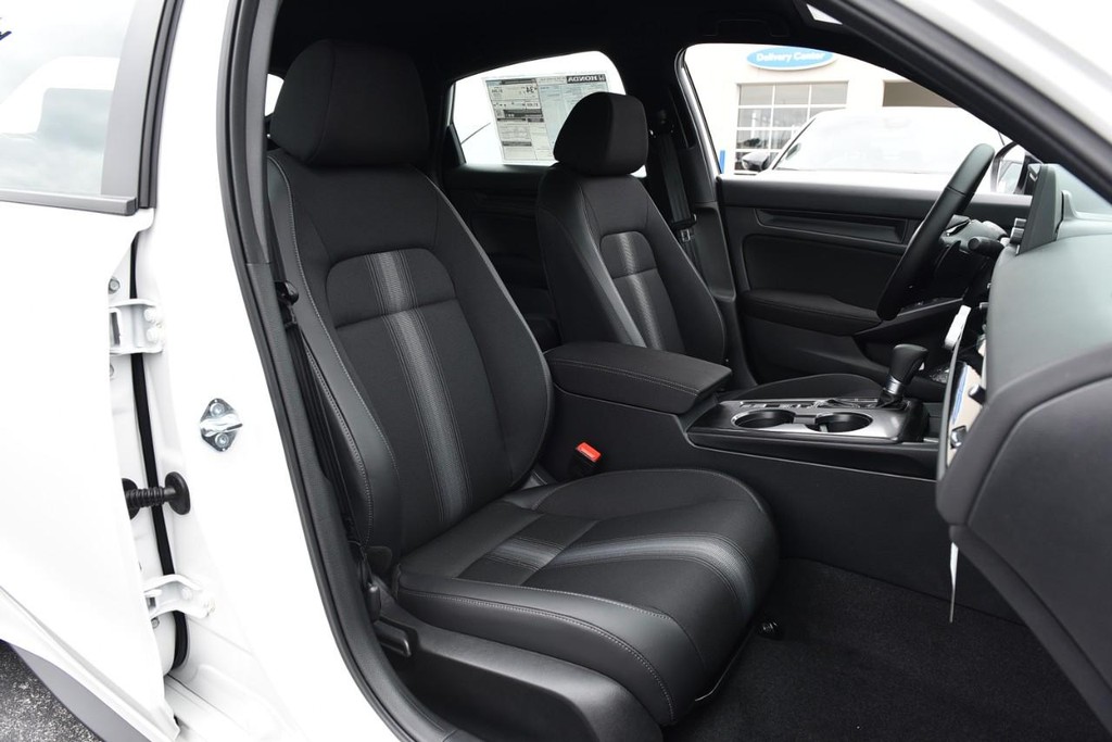 Honda Civic Hatchback Vehicle Image 21