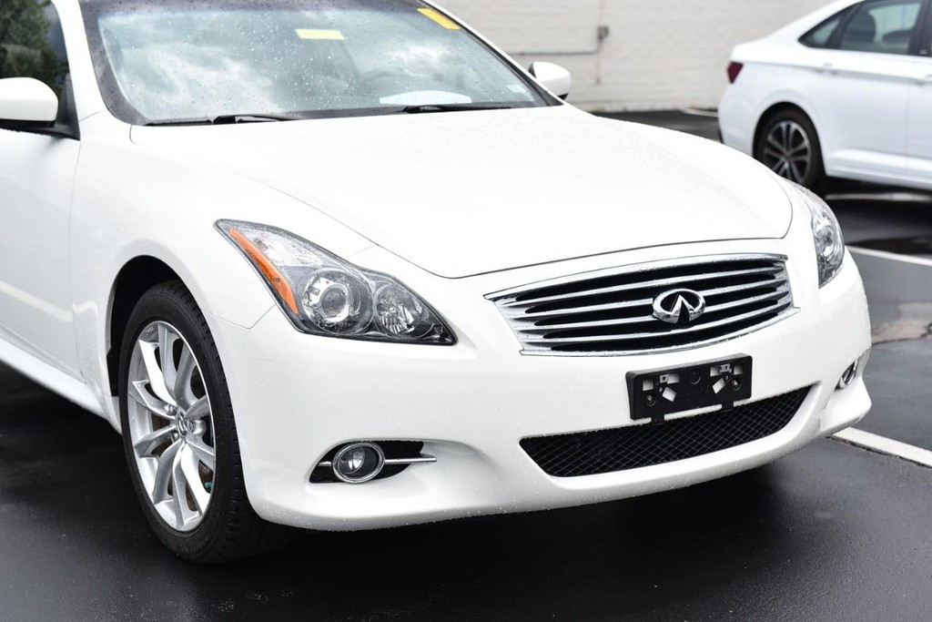 INFINITI G37 Coupe Vehicle Image 02