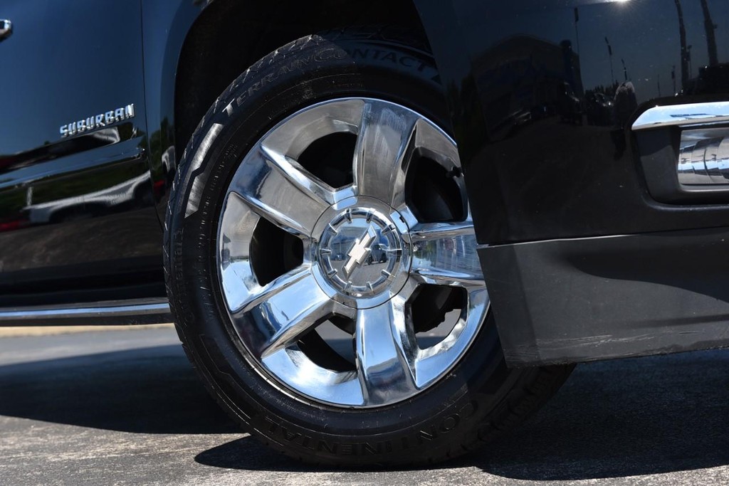 Chevrolet Suburban Vehicle Full-screen Gallery Image 03