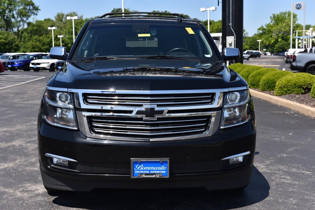 Chevrolet Suburban Vehicle Full-screen Gallery Image 04