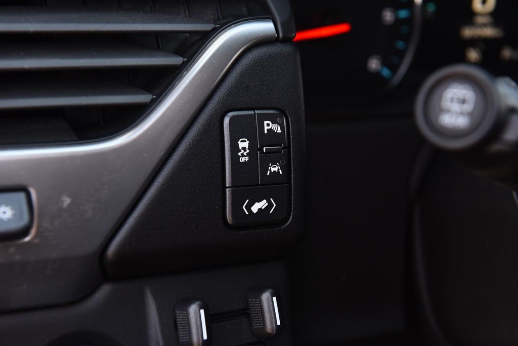 Chevrolet Suburban Vehicle Full-screen Gallery Image 13