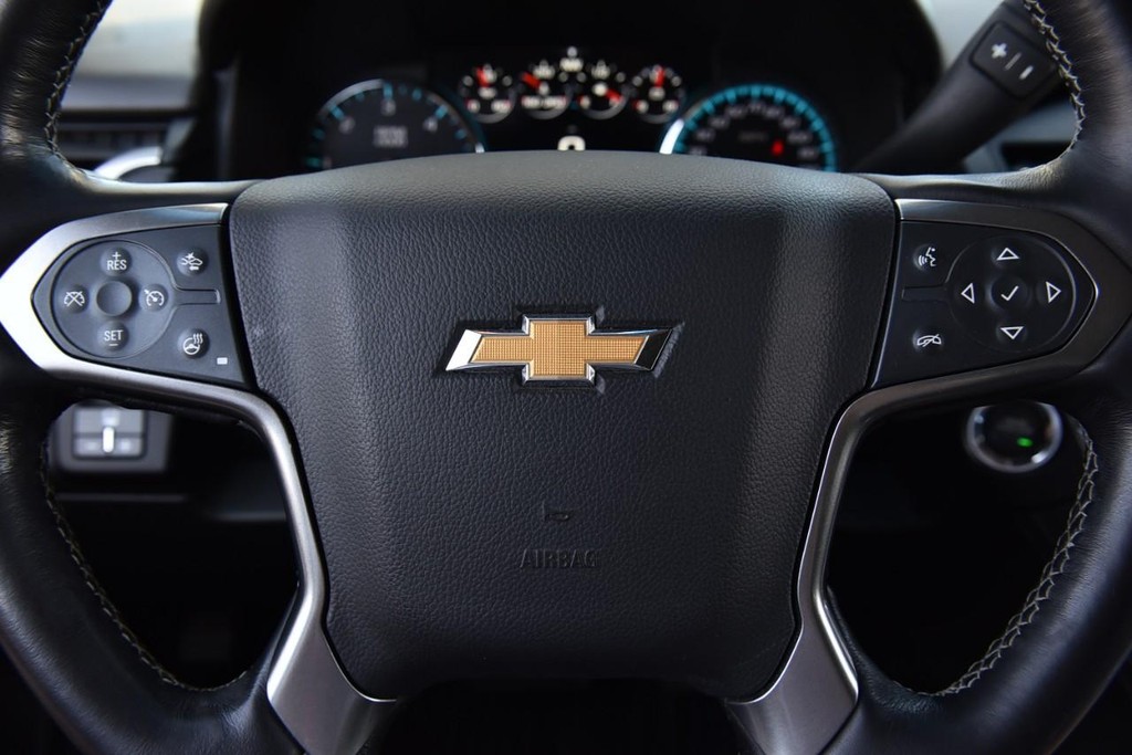 Chevrolet Suburban Vehicle Full-screen Gallery Image 21