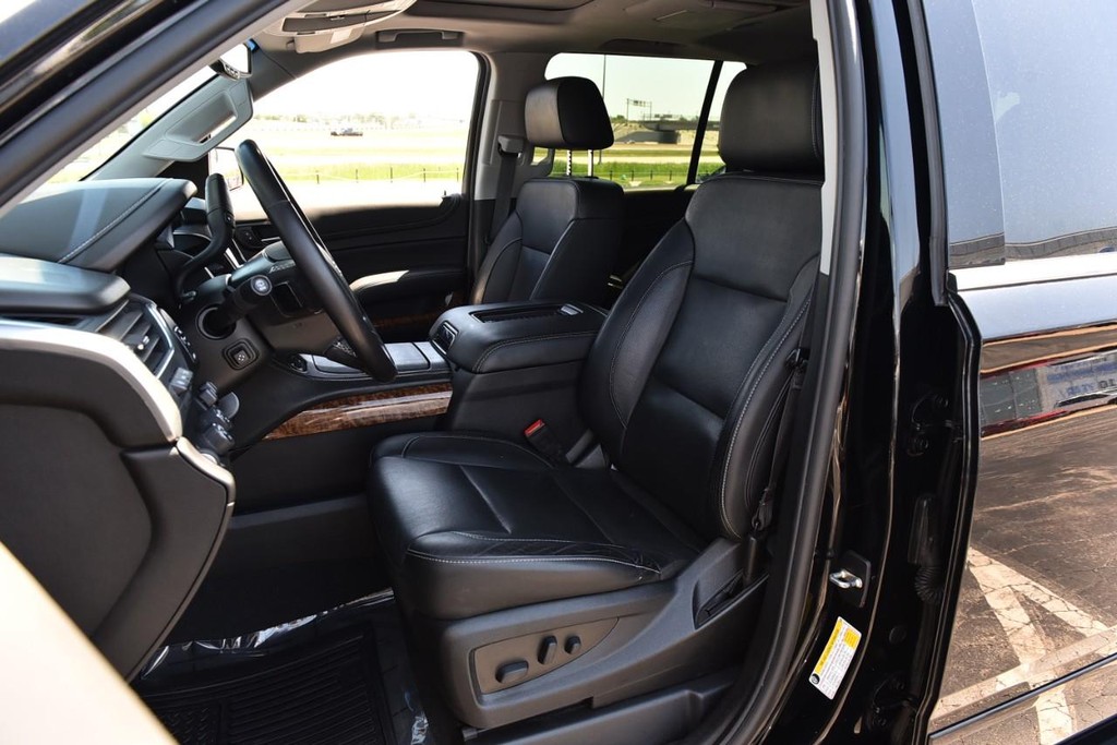 Chevrolet Suburban Vehicle Full-screen Gallery Image 22