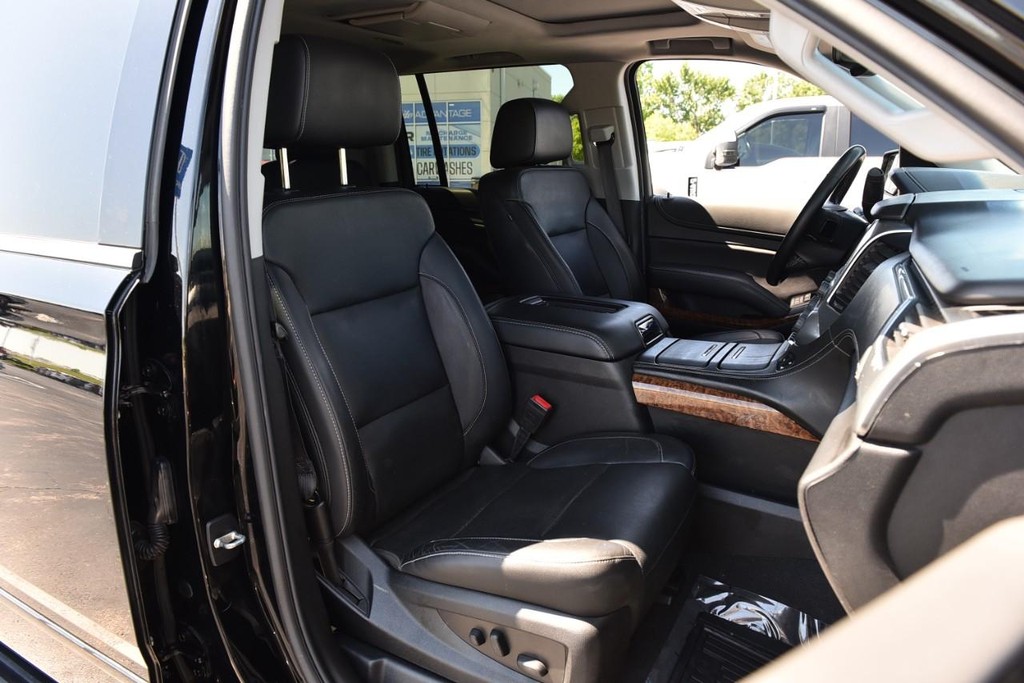 Chevrolet Suburban Vehicle Full-screen Gallery Image 23