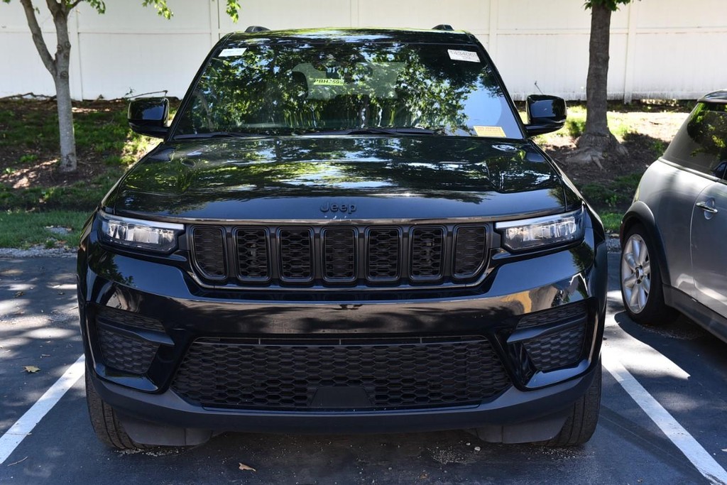 Jeep Grand Cherokee Vehicle Image 03