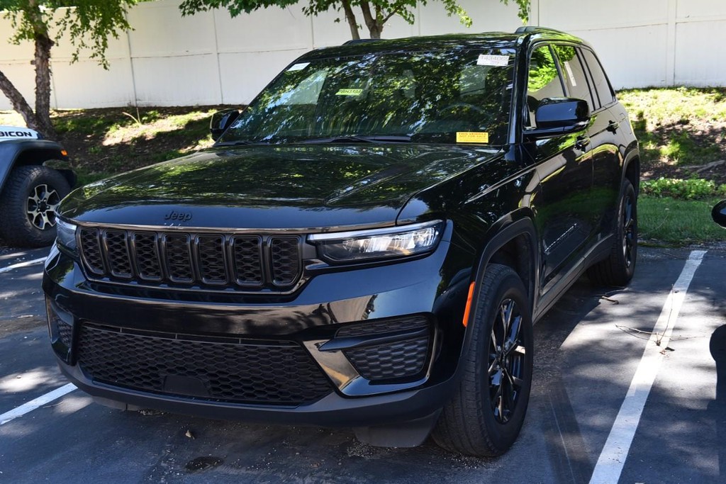 Jeep Grand Cherokee Vehicle Image 04