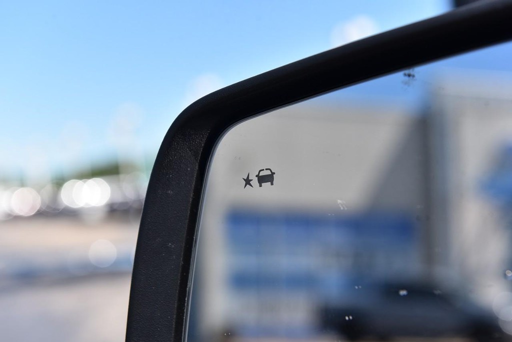 GMC Acadia Vehicle Image 11