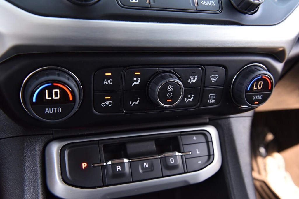 GMC Acadia Vehicle Image 17