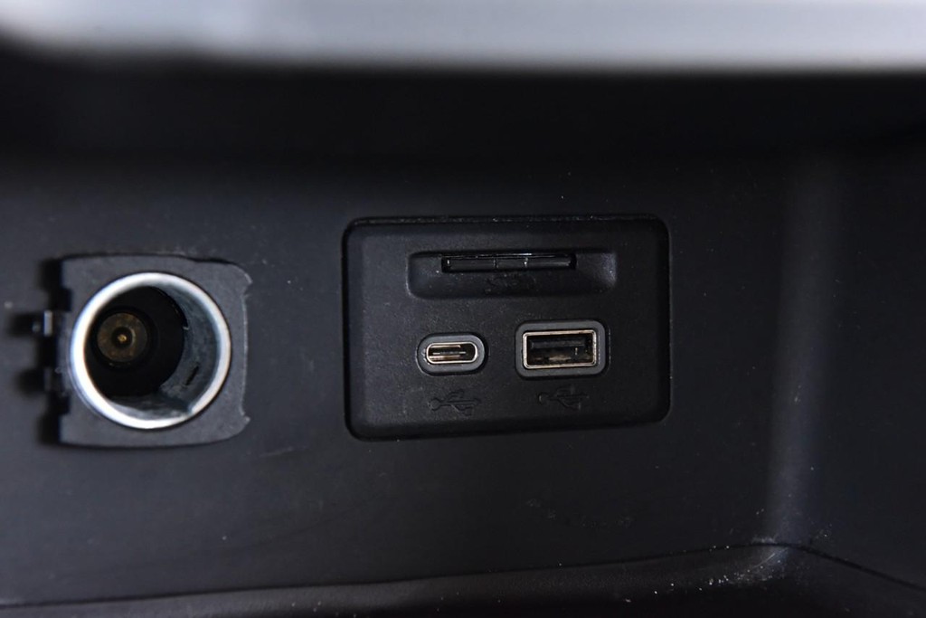 GMC Acadia Vehicle Image 18