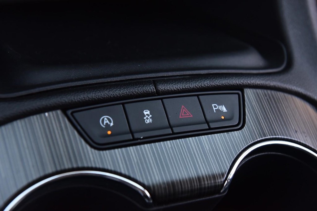 GMC Acadia Vehicle Image 19