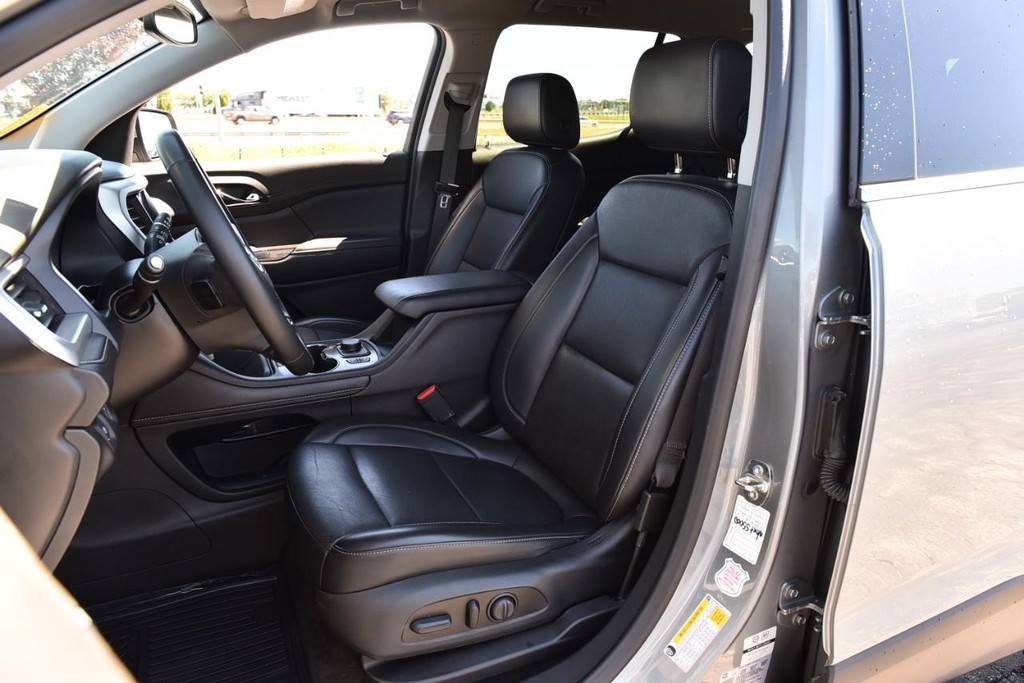 GMC Acadia Vehicle Image 23