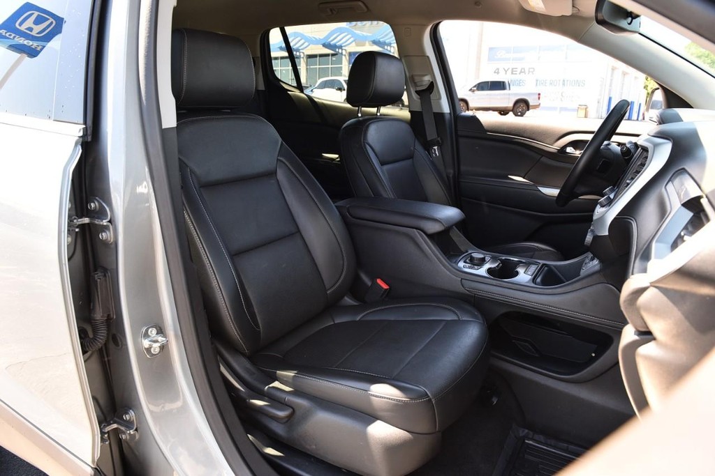 GMC Acadia Vehicle Image 24