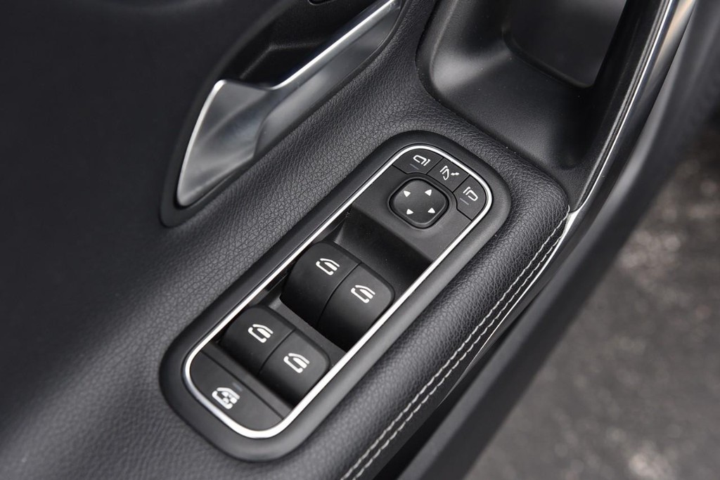 Mercedes-Benz CLA Vehicle Image 08