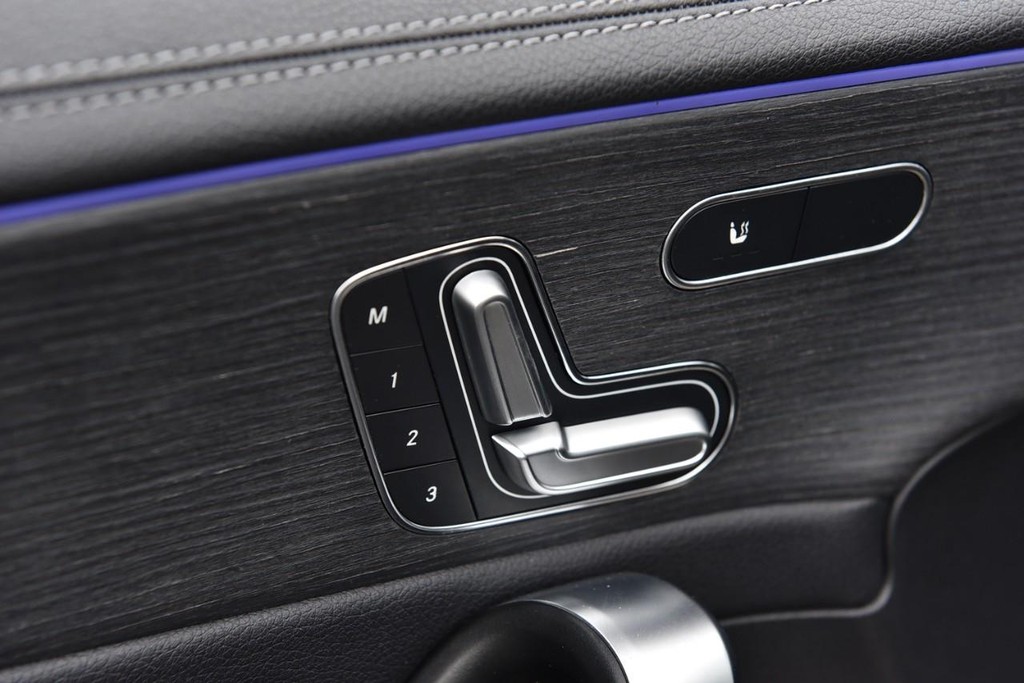 Mercedes-Benz CLA Vehicle Image 10
