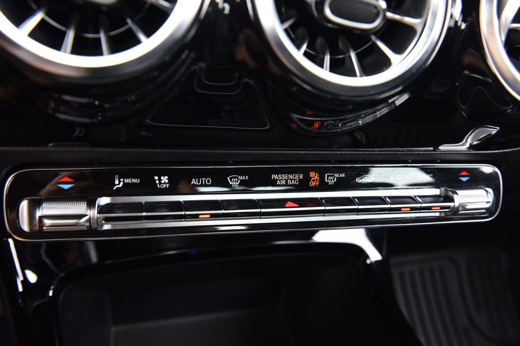 Mercedes-Benz CLA Vehicle Image 17