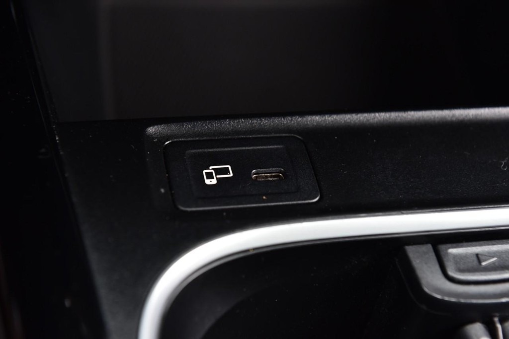 Mercedes-Benz CLA Vehicle Image 18