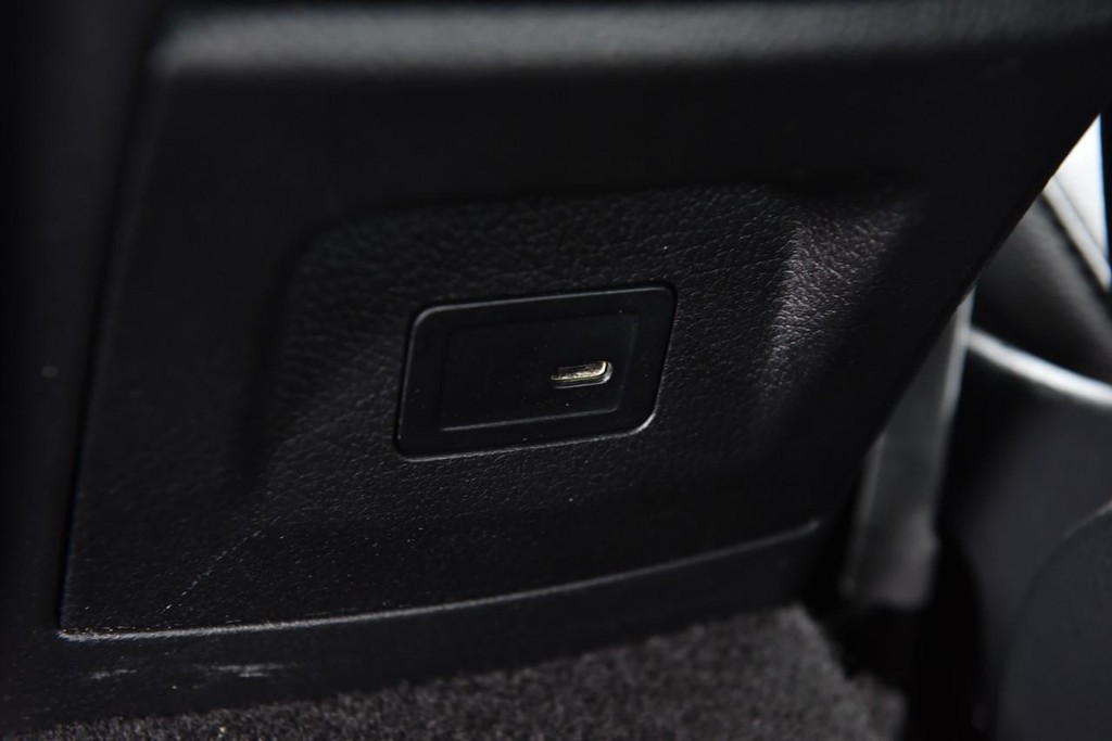 Mercedes-Benz CLA Vehicle Image 26