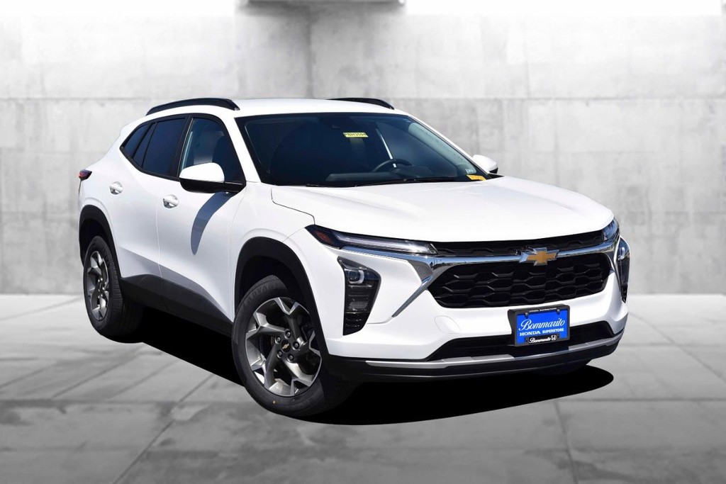Chevrolet Trax Vehicle Image 02