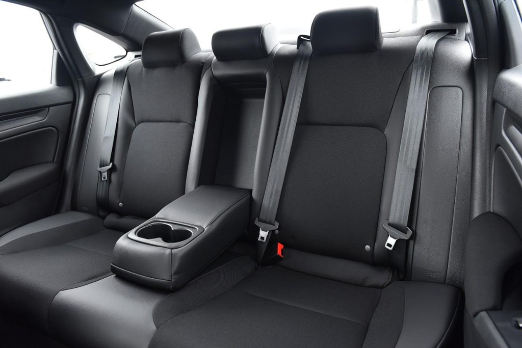 Honda Civic Sedan Vehicle Full-screen Gallery Image 23